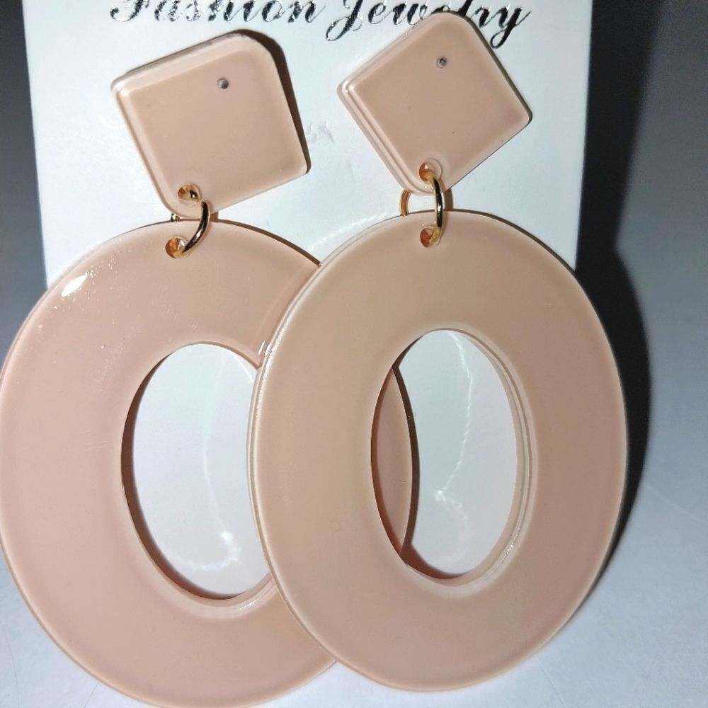 Ladies Nude Trendy Acrylic Resin Earrings